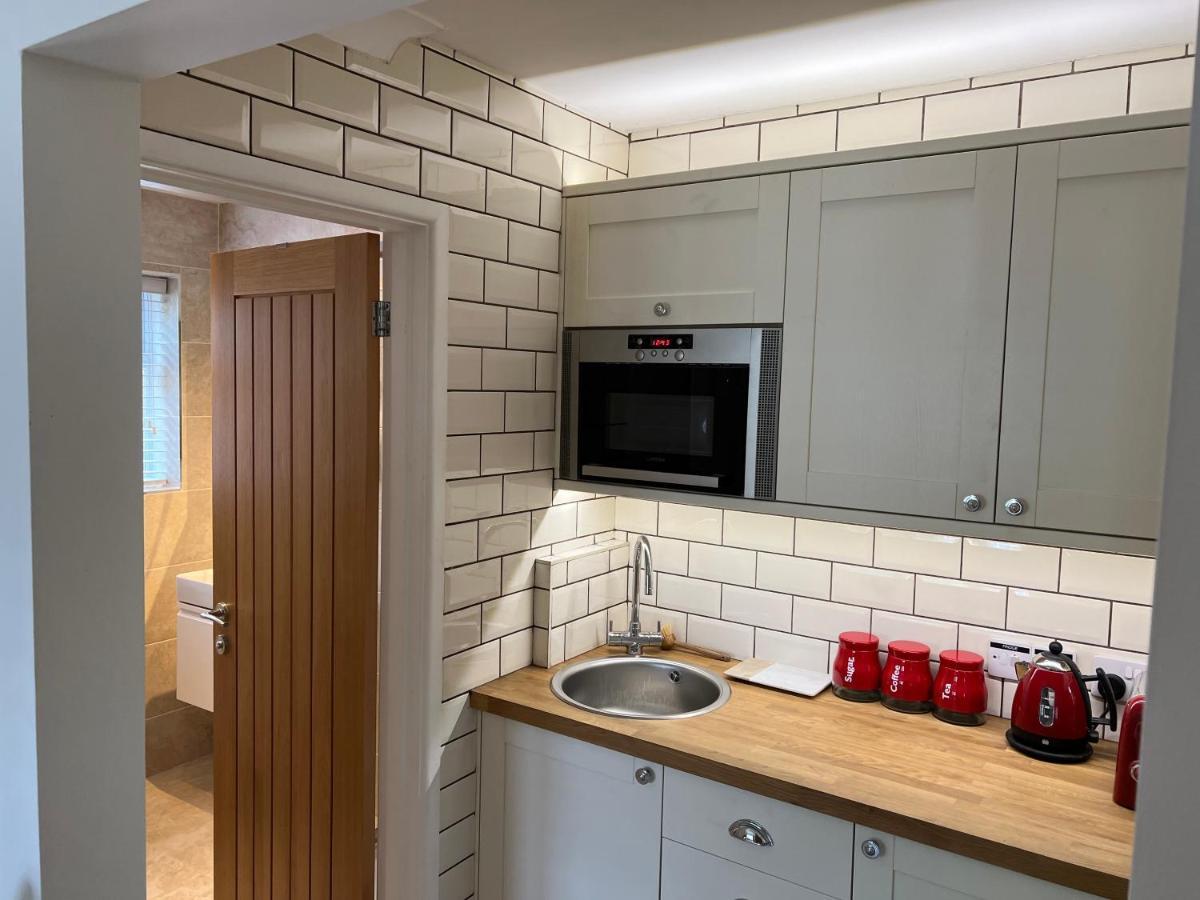 No 64 Bed And Breakfast Лимингтън Екстериор снимка