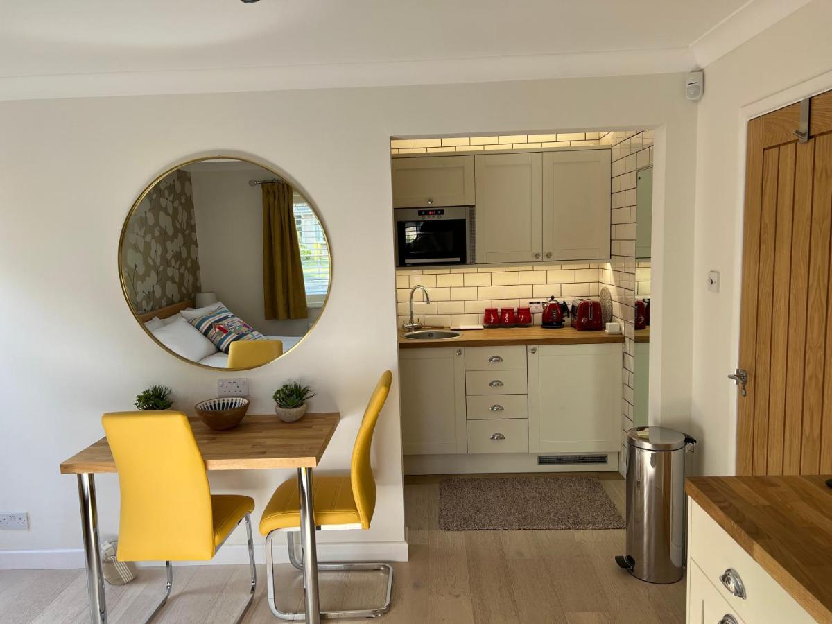 No 64 Bed And Breakfast Лимингтън Екстериор снимка