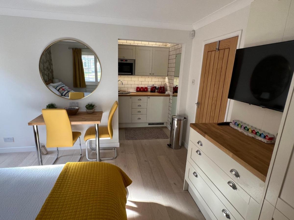 No 64 Bed And Breakfast Лимингтън Екстериор снимка