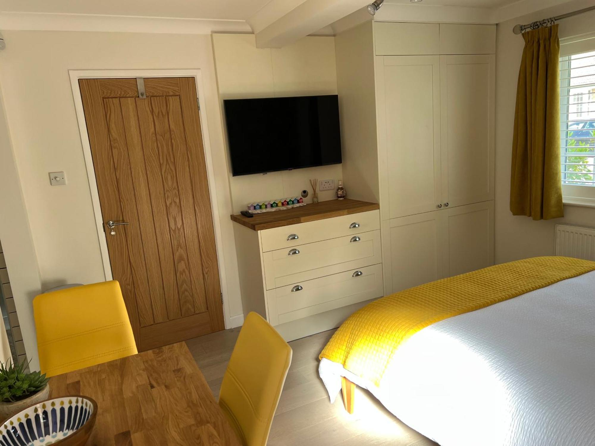 No 64 Bed And Breakfast Лимингтън Екстериор снимка